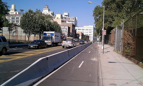 Flushing Aves spectacular bike path Flushing Aves spectacular bike path