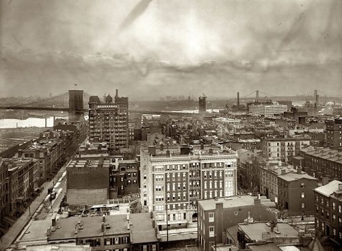 Brooklyn Heights, about 1908. The Manhattan Bridge is under construction in the background. Brooklyn Heights, about 1908. The Manhattan Bridge is under construction in the background.
