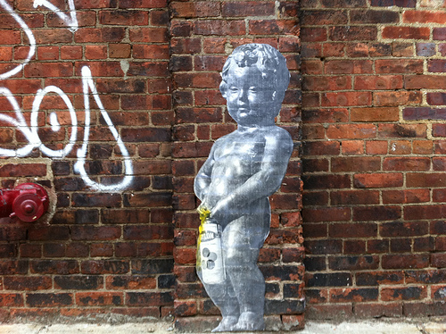Williamsburg peeing street art