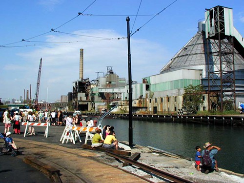 red_hook_warehouse_pier_12may01.jpg