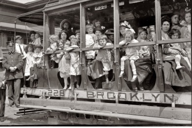 brooklyn_trolley_outing_1913.jpg