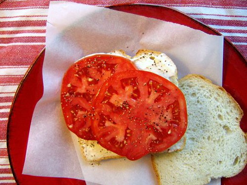 2008_08_21-tomatosandwich.jpg