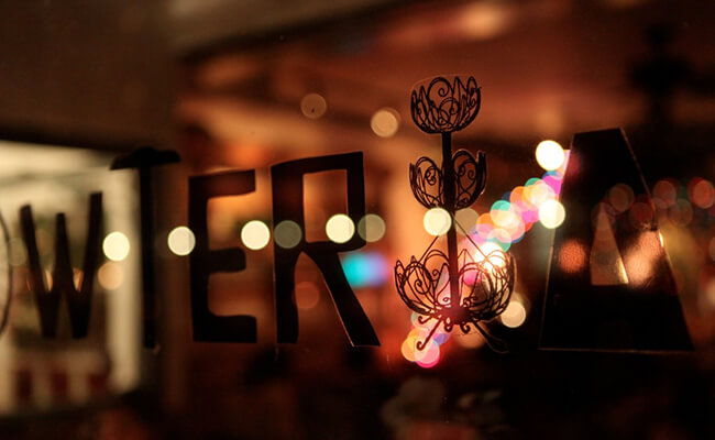 Photo via www.laslowteria.com/