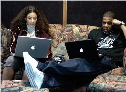Jay-Z-and-Beyonce-on-Computer