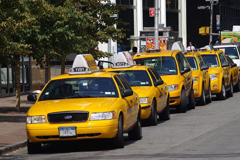 800px-Yellow_Cabs_in_New_York