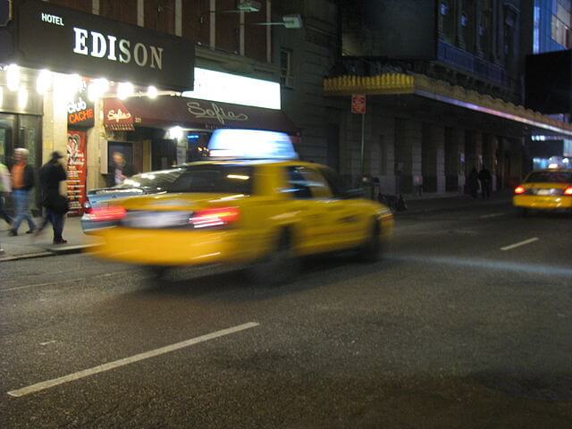 640px-NYC_Taxi_in_motion