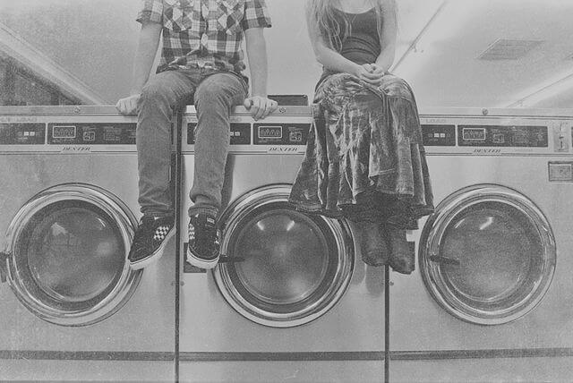 William_and_Mary_at_laundromat