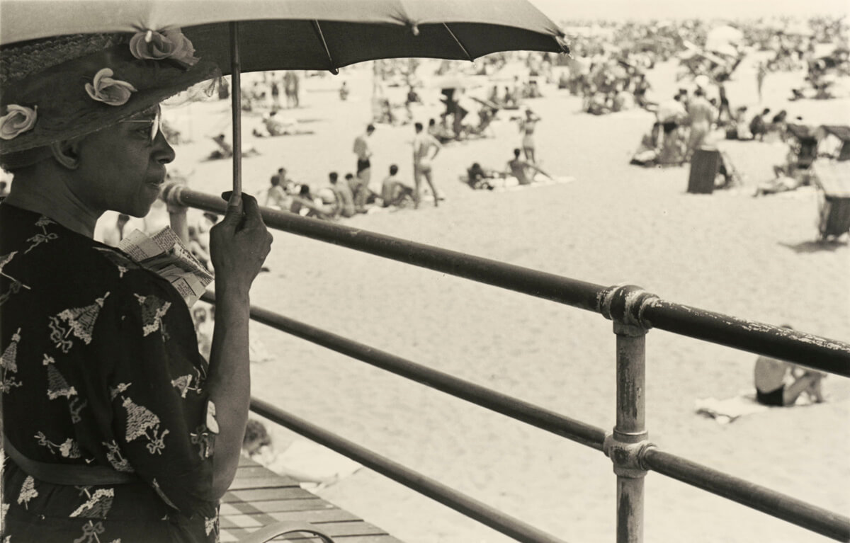 Homer Page (American, 19181985). Coney Island, July 30, 1949. Gelatin silver print, 11 x 14 in. (27.9 x 35.6 cm). The Nelson-Atkins Museum of Art, Kansas City, Missouri; Gift of the Hall Family Foundation, 2008.47.6. ©Homer Page.  Photo: John Lamberton