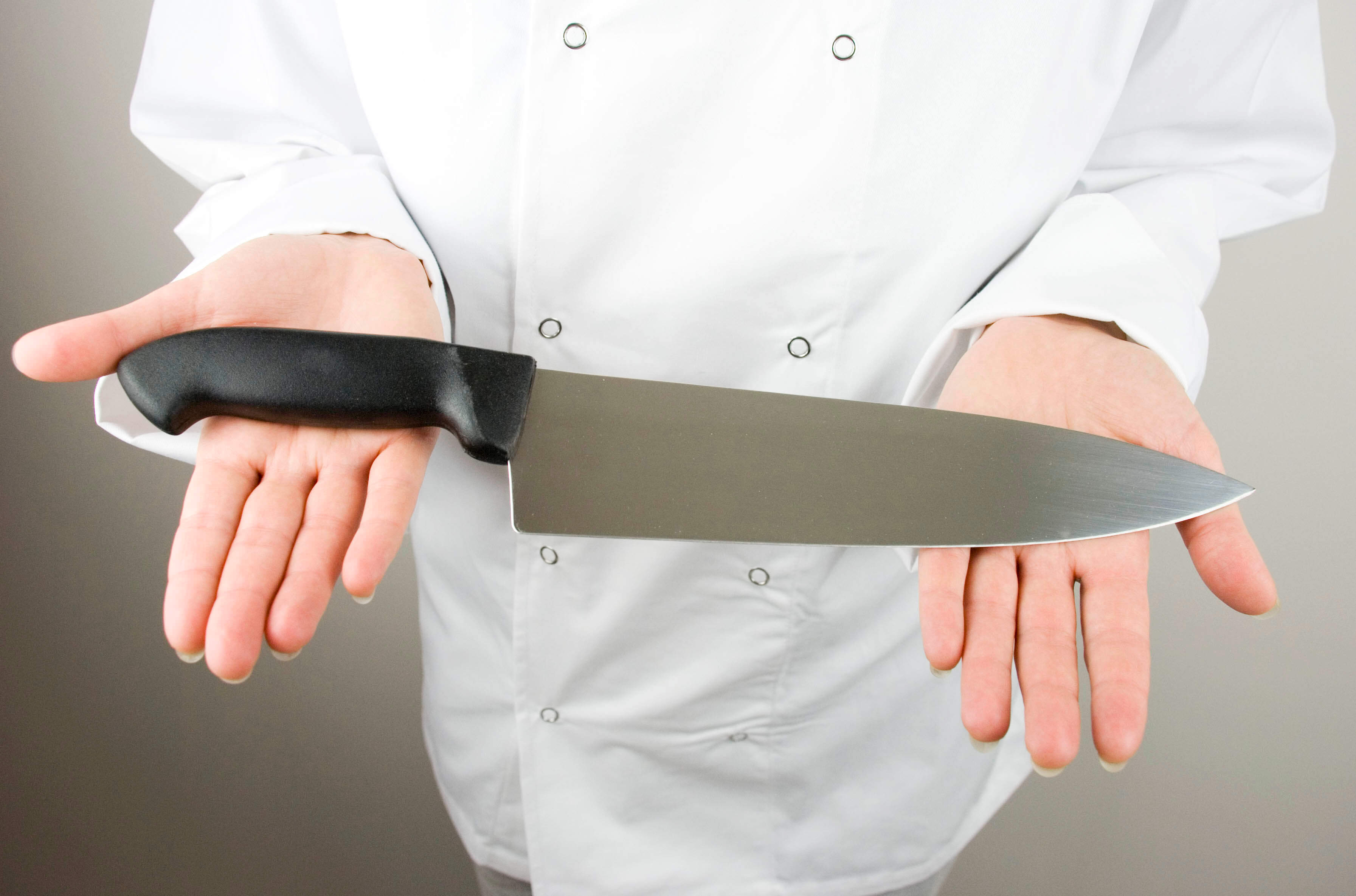 Колющий нож. Кухонный нож. Острый кухонный нож. Повар с ножом. Ножи кухонные профессиональные.