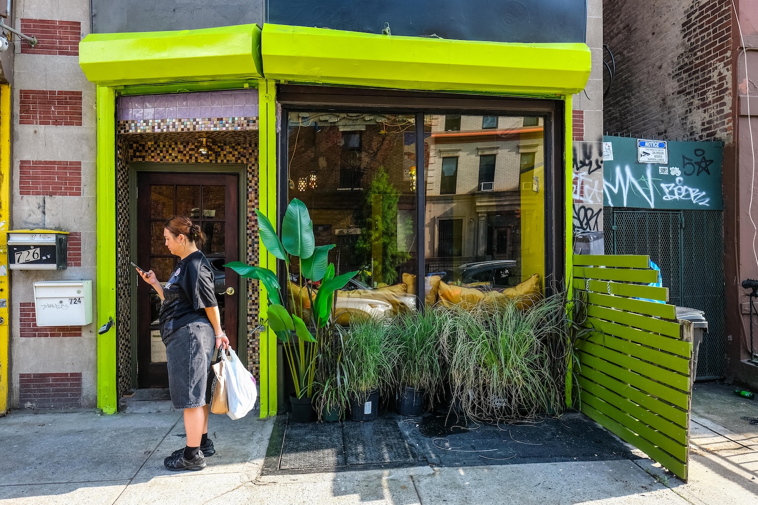 Storefront of Bong in Brooklyn