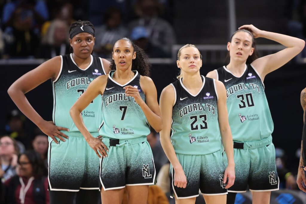 Jonquel Jones, Rebekah Gardner, Marine Johannes, and Breanna Stewart look on against the Chicago Sky