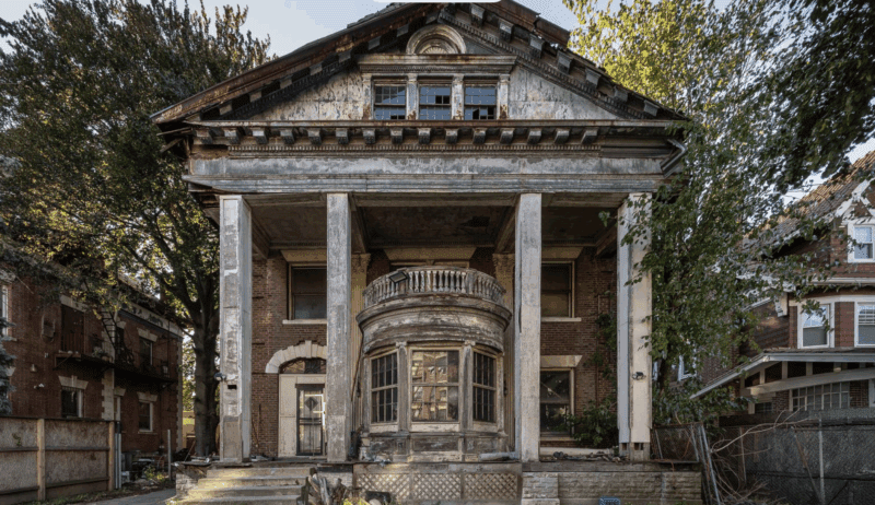 Photo of the 1899 mansion at 1000 Ocean Avenue in Ditmas Park, Brooklyn